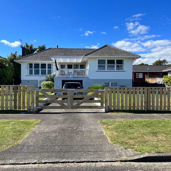 Front Fence And Custom Gates